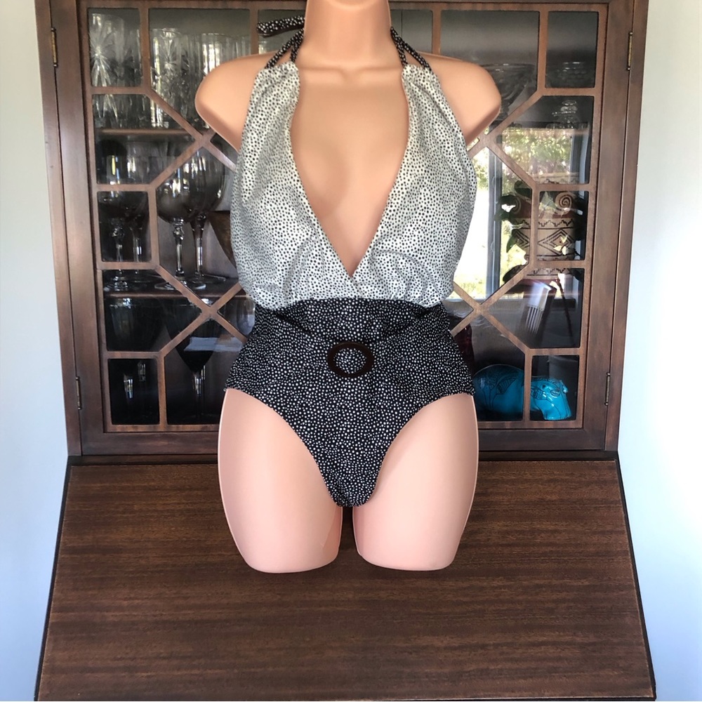 Two swimsuits - Picture 4 of 8